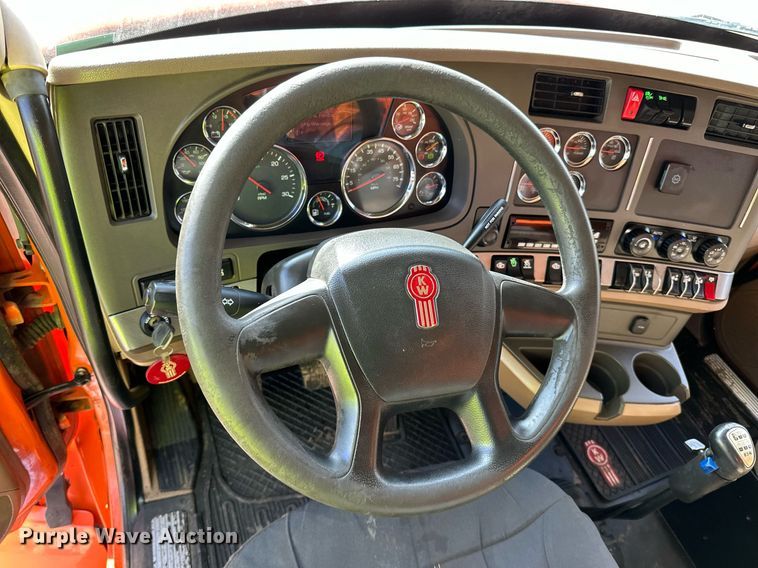 image for item DR4252 2018 Kenworth T880 dump truck