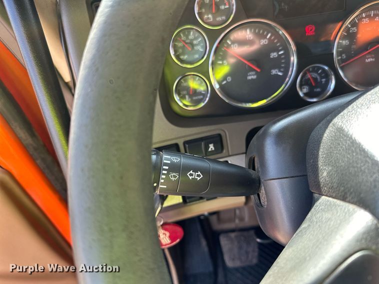 image for item DR4252 2018 Kenworth T880 dump truck