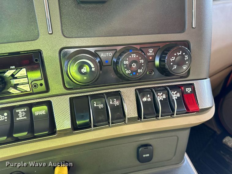 image for item DR4252 2018 Kenworth T880 dump truck