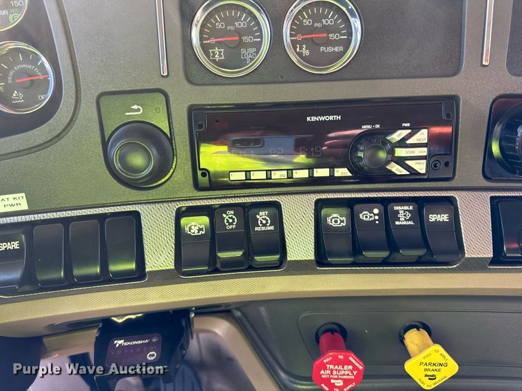 image for item DR4252 2018 Kenworth T880 dump truck