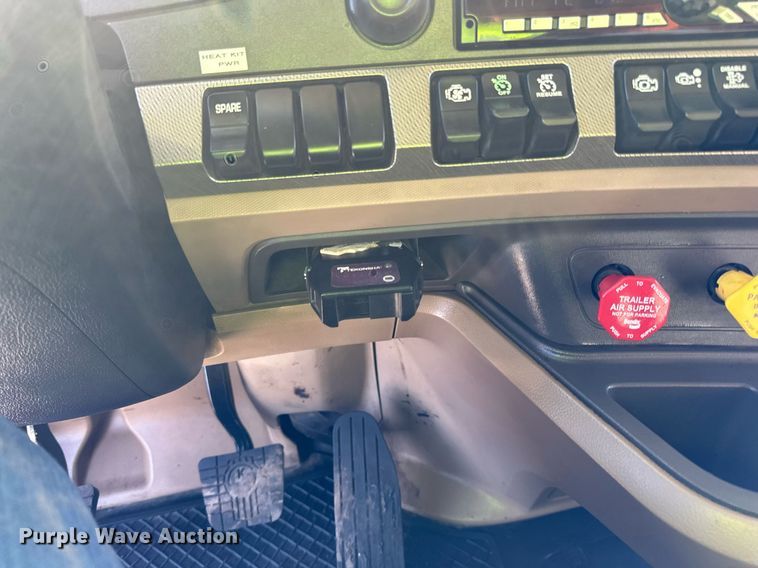 image for item DR4252 2018 Kenworth T880 dump truck