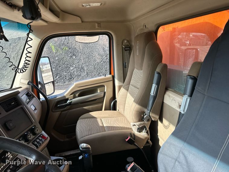 image for item DR4252 2018 Kenworth T880 dump truck