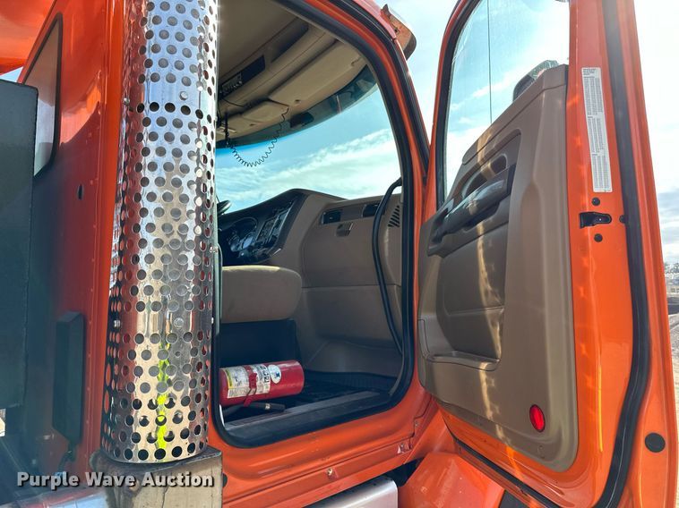 image for item DR4252 2018 Kenworth T880 dump truck