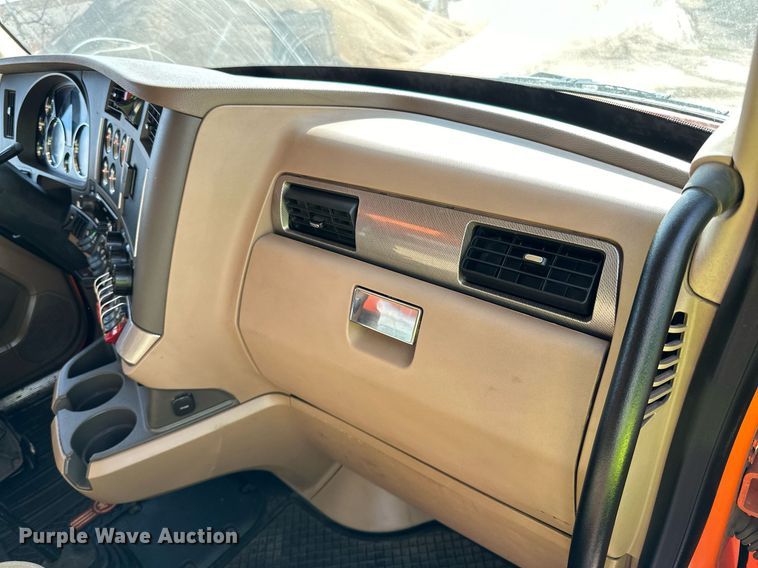 image for item DR4252 2018 Kenworth T880 dump truck