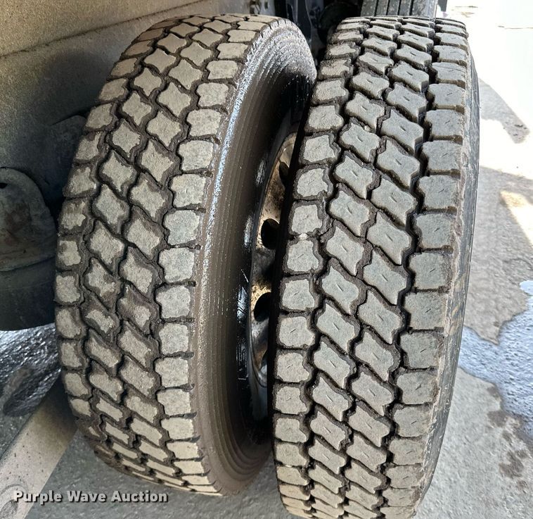 image for item DR4252 2018 Kenworth T880 dump truck