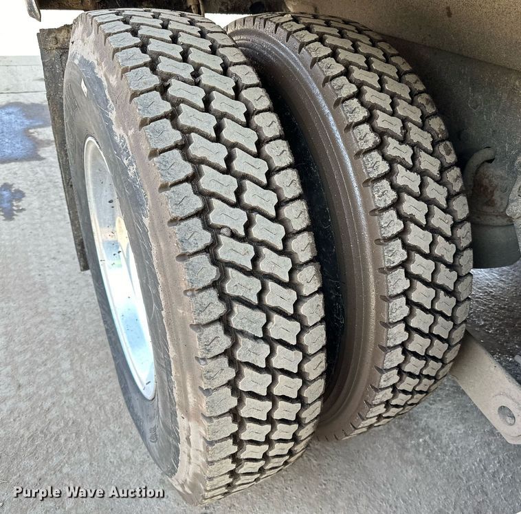 image for item DR4252 2018 Kenworth T880 dump truck