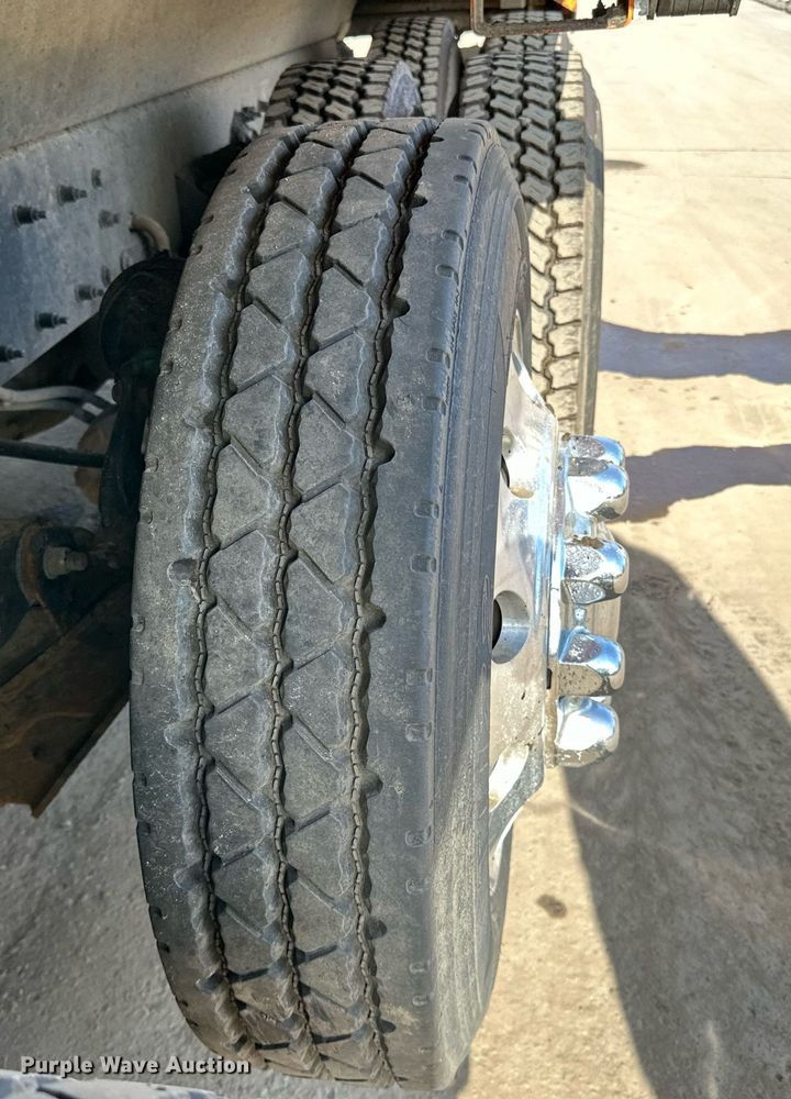 image for item DR4252 2018 Kenworth T880 dump truck