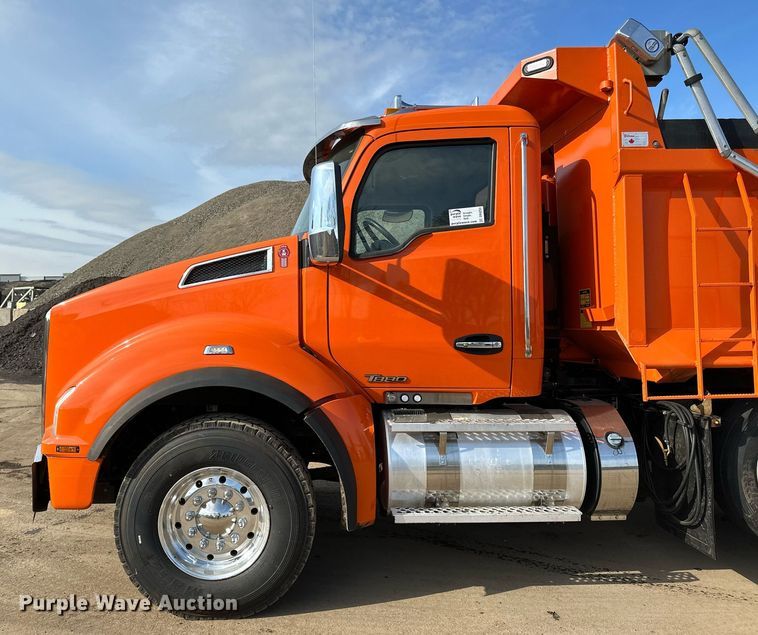 image for item DR4253 2021 Kenworth T880 dump truck