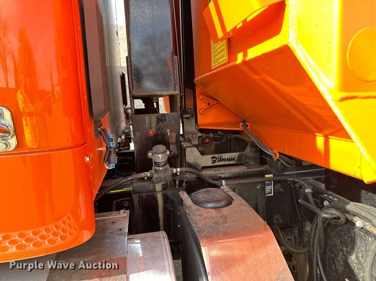 image for item DR4253 2021 Kenworth T880 dump truck