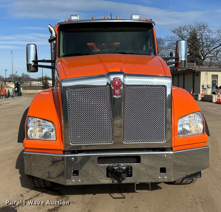 image for item DR4253 2021 Kenworth T880 dump truck