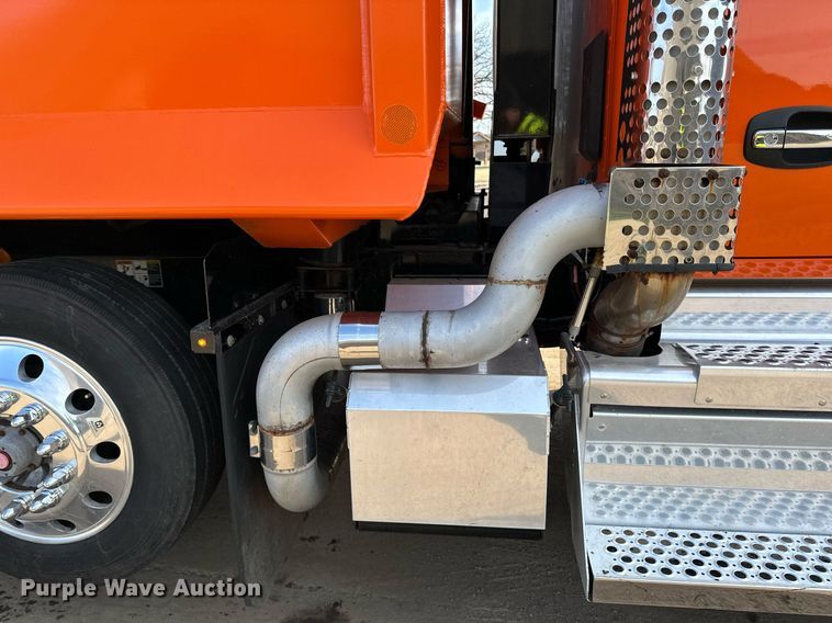 image for item DR4253 2021 Kenworth T880 dump truck