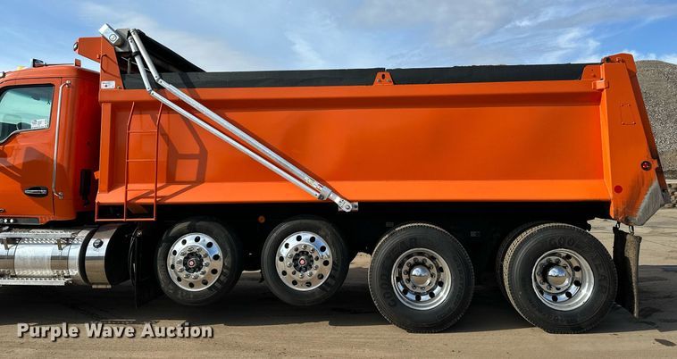 image for item DR4253 2021 Kenworth T880 dump truck