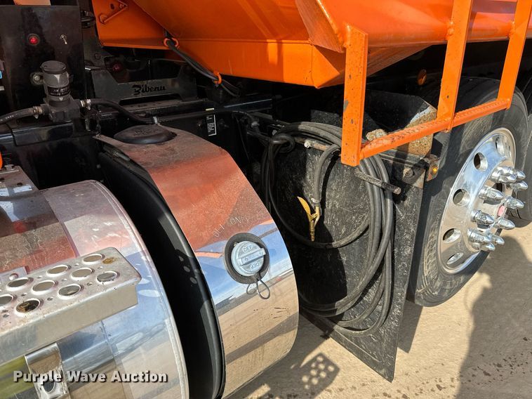 image for item DR4253 2021 Kenworth T880 dump truck