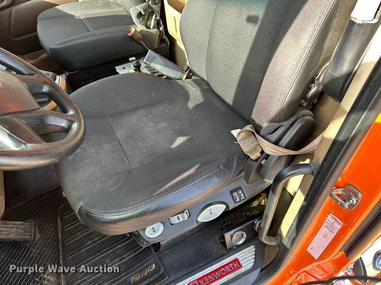 image for item DR4253 2021 Kenworth T880 dump truck