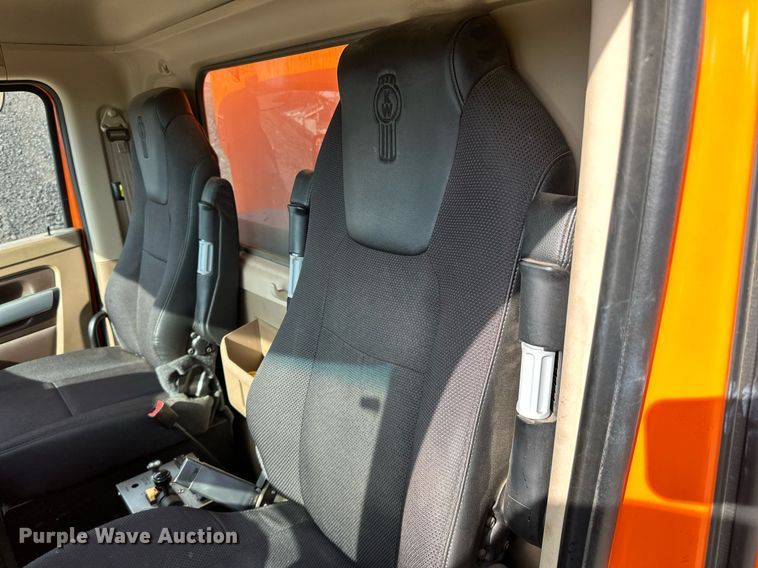 image for item DR4253 2021 Kenworth T880 dump truck