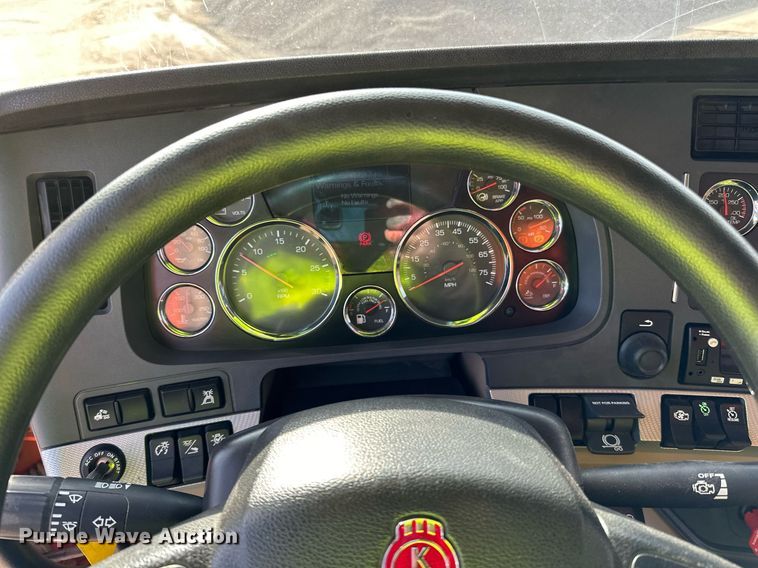 image for item DR4253 2021 Kenworth T880 dump truck