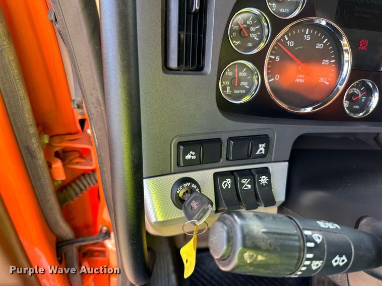 image for item DR4253 2021 Kenworth T880 dump truck