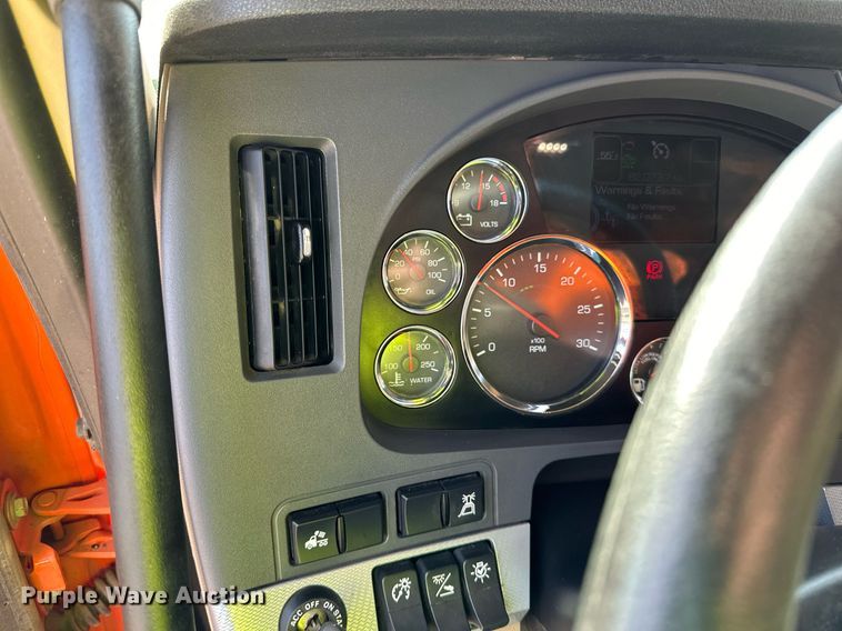 image for item DR4253 2021 Kenworth T880 dump truck