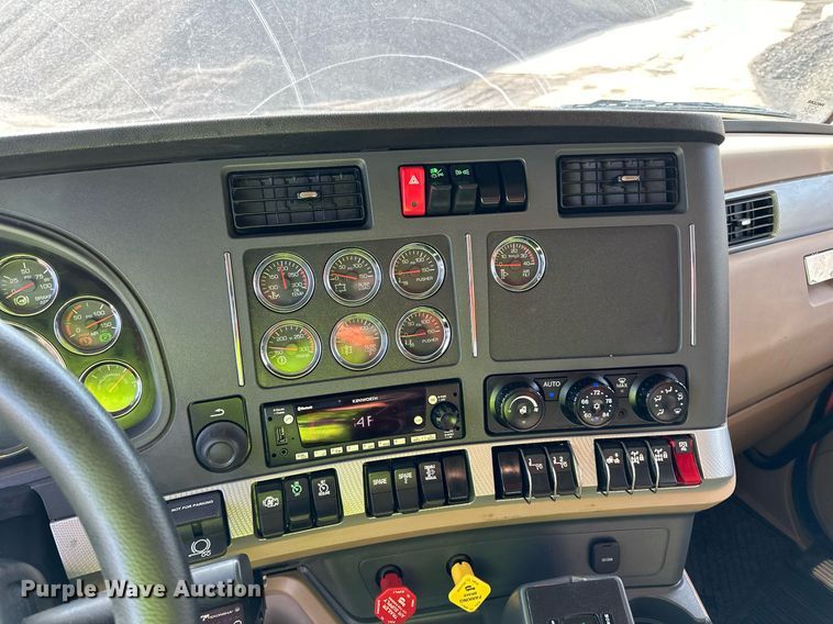 image for item DR4253 2021 Kenworth T880 dump truck