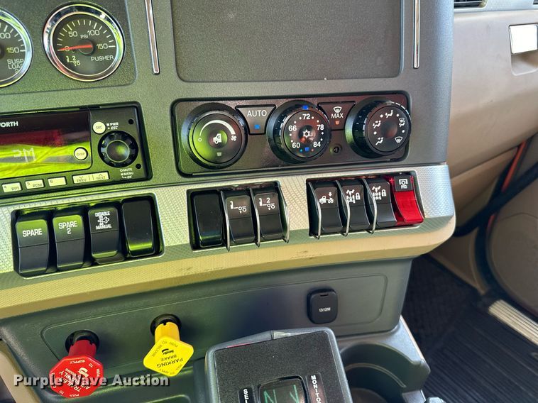 image for item DR4253 2021 Kenworth T880 dump truck