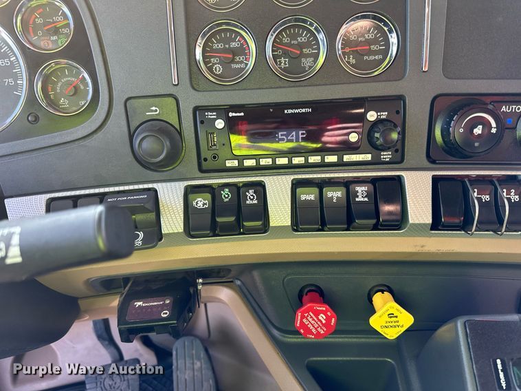 image for item DR4253 2021 Kenworth T880 dump truck