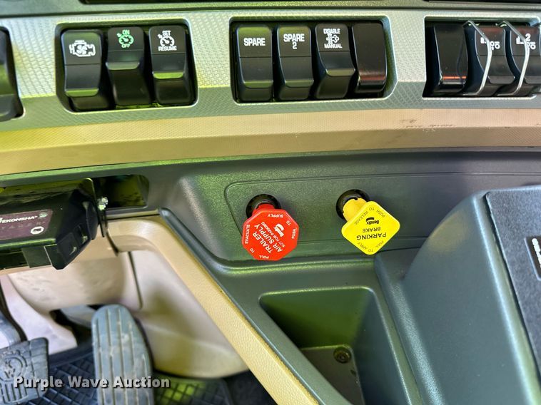 image for item DR4253 2021 Kenworth T880 dump truck