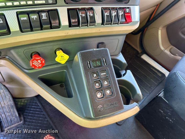 image for item DR4253 2021 Kenworth T880 dump truck