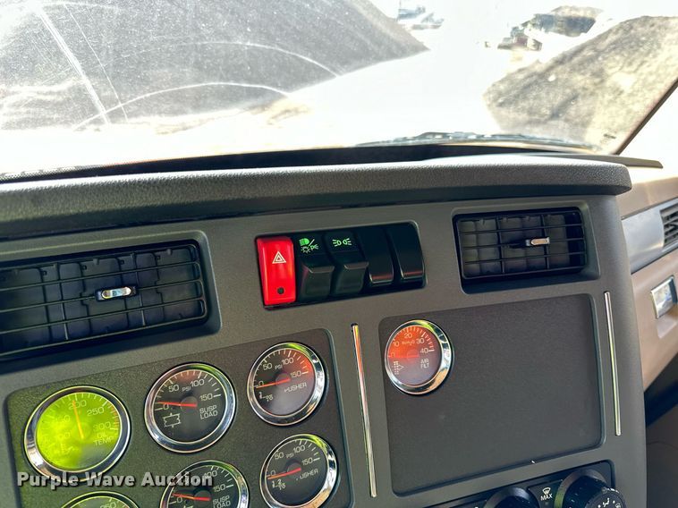 image for item DR4253 2021 Kenworth T880 dump truck