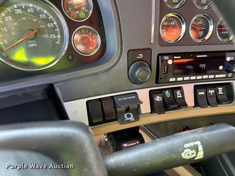 image for item DR4253 2021 Kenworth T880 dump truck