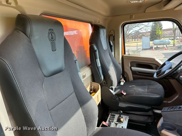 image for item DR4253 2021 Kenworth T880 dump truck