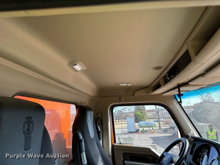 image for item DR4253 2021 Kenworth T880 dump truck