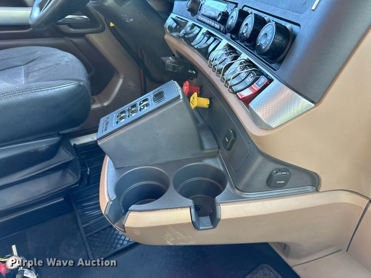 image for item DR4253 2021 Kenworth T880 dump truck