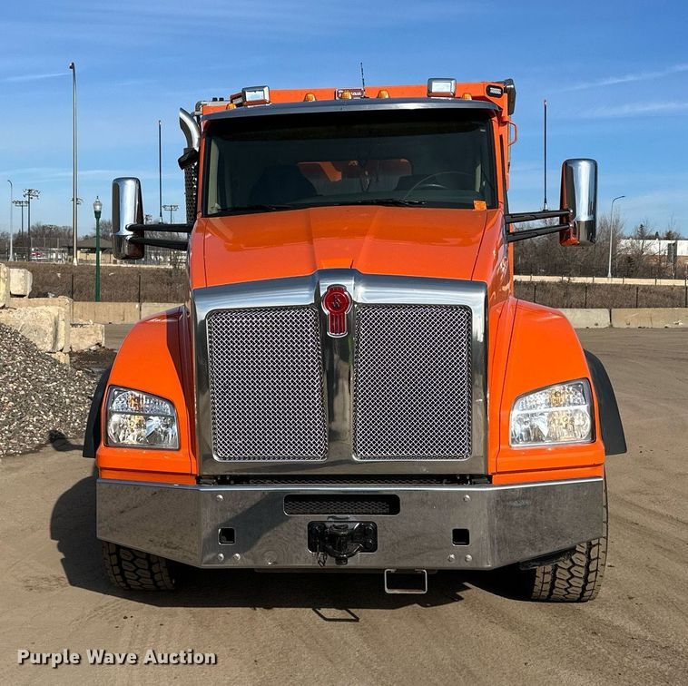 image for item DR4254 2021 Kenworth T880 dump truck