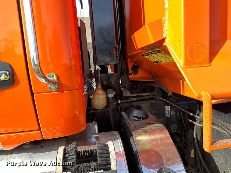 image for item DR4254 2021 Kenworth T880 dump truck