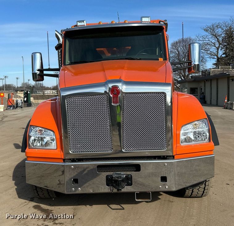 image for item DR4254 2021 Kenworth T880 dump truck