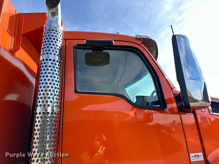 image for item DR4254 2021 Kenworth T880 dump truck