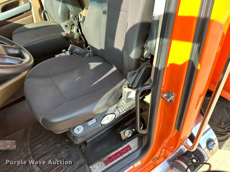 image for item DR4254 2021 Kenworth T880 dump truck