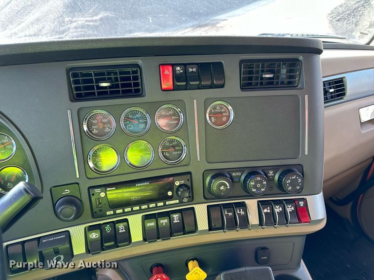 image for item DR4254 2021 Kenworth T880 dump truck