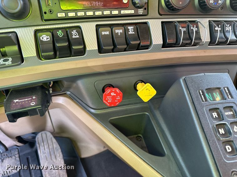 image for item DR4254 2021 Kenworth T880 dump truck