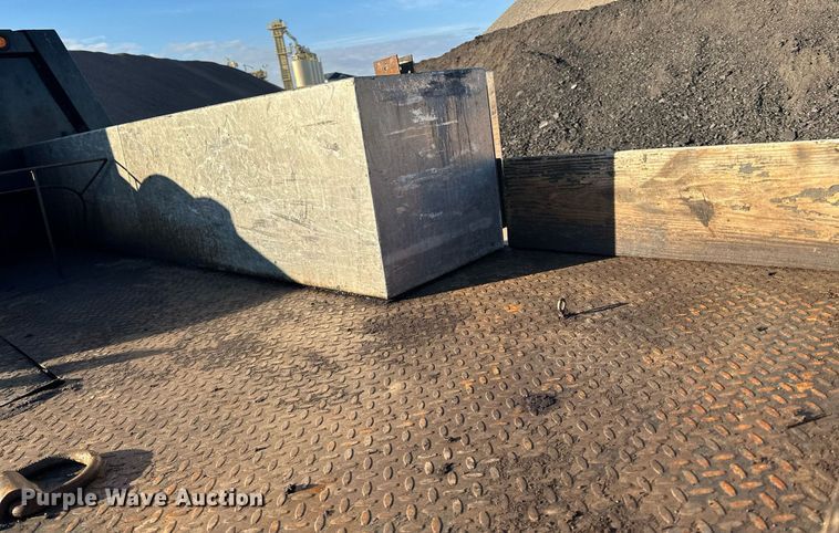 image for item DR4255 2012 Peterbilt  337 flatbed truck