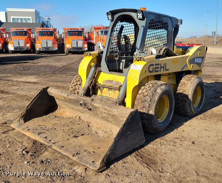 image for item DR4258 2013 Gehl V400 skid steer loader
