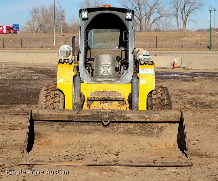 image for item DR4258 2013 Gehl V400 skid steer loader