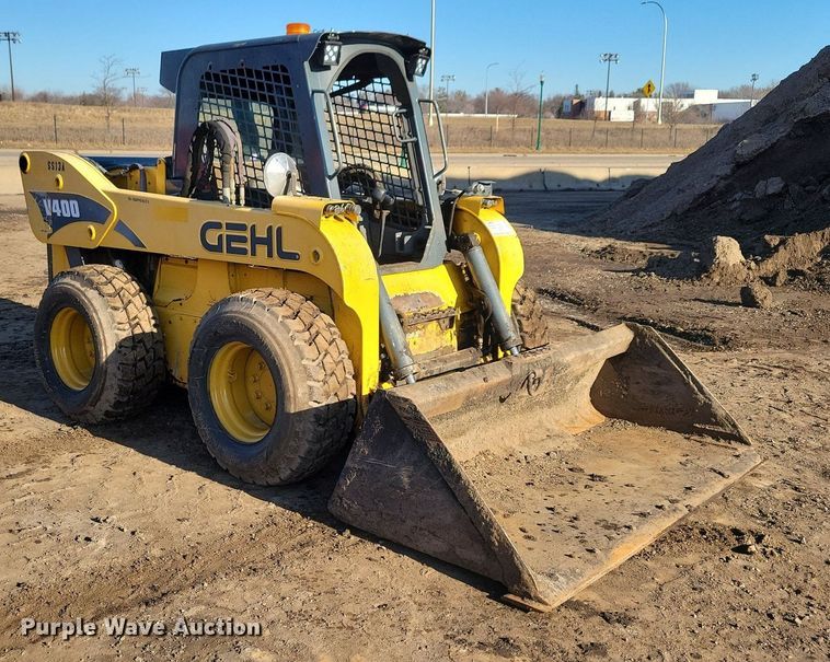 image for item DR4258 2013 Gehl V400 skid steer loader