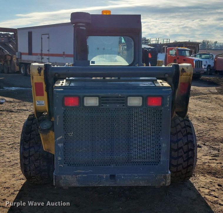 image for item DR4258 2013 Gehl V400 skid steer loader