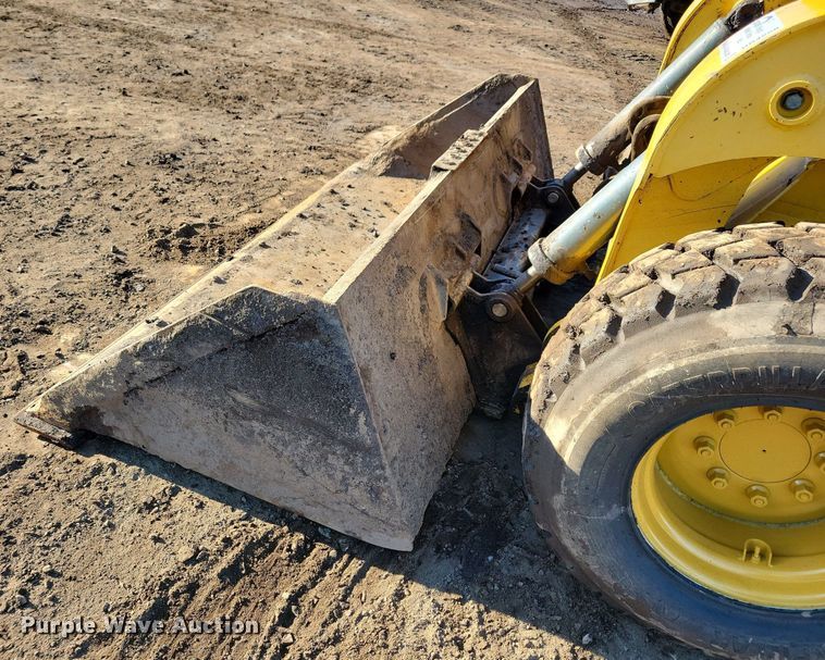 image for item DR4258 2013 Gehl V400 skid steer loader