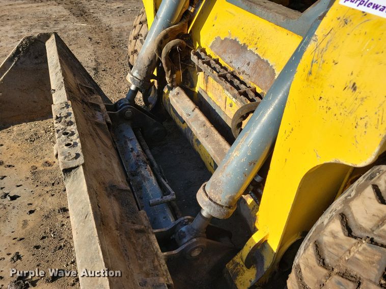 image for item DR4258 2013 Gehl V400 skid steer loader