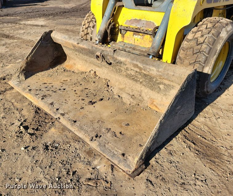 image for item DR4258 2013 Gehl V400 skid steer loader