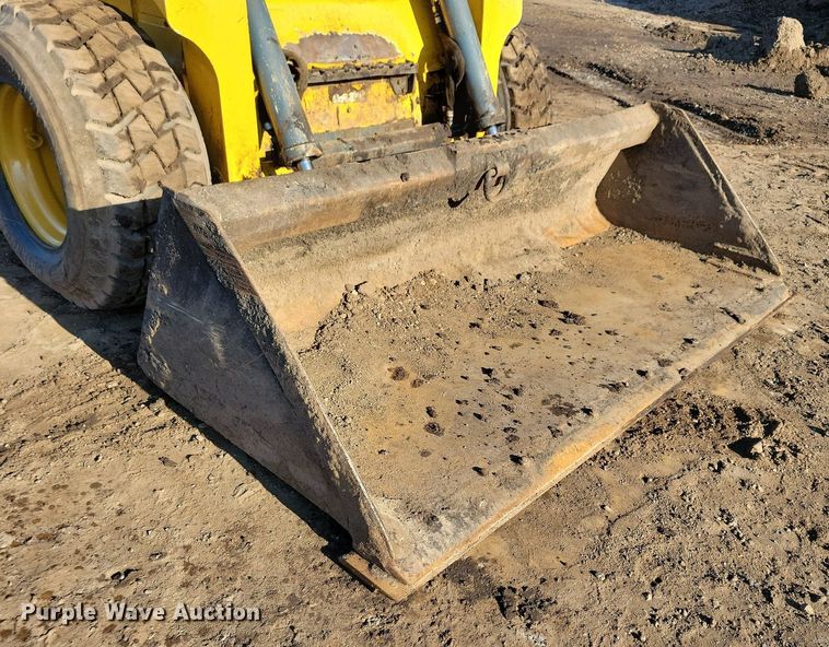 image for item DR4258 2013 Gehl V400 skid steer loader