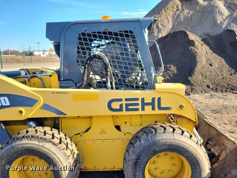 image for item DR4258 2013 Gehl V400 skid steer loader
