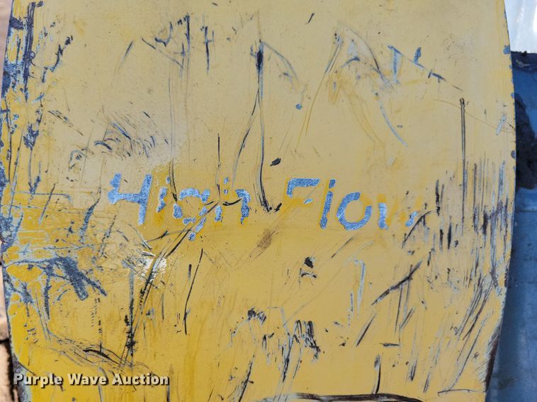 image for item DR4258 2013 Gehl V400 skid steer loader